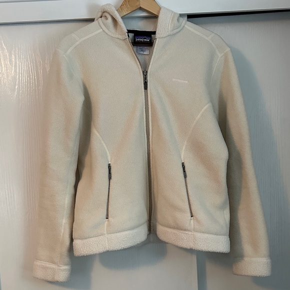 Patagonia Cropped Synchilla Cream Zip-Up Hooded Fleece - Picture 6 of 9
